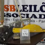 LOTE 172 - 01 TRIPÉ PARA TOPOGRAFIA, 01 PROTEÇÃO DE SERRA CIRCULAR E VÁRIAS RESISTÊNCIAS ELÉTRICAS. (NO ESTADO) ATENÇÃO! FAZER A VISITAÇÃO ANTES DE ARREMATAR, NÃO SABEMOS SE FUNCIONA. LEILÃO NÃO TEM GARANTIA E NEM DEVOLUÇÃO, SUJEITO A POSSÍVEIS AVARIAS VISÍVEIS/OCULTAS E/OU AUSÊNCIA DE COMPONENTES.