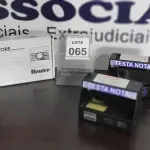 LOTE 065 - 02 TESTAS-NOTA E 01 PROGRAMADOR DE RELÓGIO RESIDENCIAL.  (NO ESTADO) ATENÇÃO! FAZER A VISITAÇÃO ANTES DE ARREMATAR, NÃO SABEMOS SE FUNCIONA. LEILÃO NÃO TEM GARANTIA E NEM DEVOLUÇÃO, SUJEITO A POSSÍVEIS AVARIAS VISÍVEIS/OCULTAS E/OU AUSÊNCIA DE COMPONENTES.