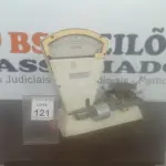 LOTE 121 - 01 BALANÇA ANTIGA. (NO ESTADO) ATENÇÃO! FAZER A VISITAÇÃO ANTES DE ARREMATAR, NÃO SABEMOS SE FUNCIONA. LEILÃO NÃO TEM GARANTIA E NEM DEVOLUÇÃO, SUJEITO A POSSÍVEIS AVARIAS VISÍVEIS/OCULTAS E/OU AUSÊNCIA DE COMPONENTES.