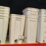 LOTE 028 - 13 LIXEIRAS DE TAMANHOS DIVERSOS. (NO ESTADO) ATENÇÃO! FAZER A VISITAÇÃO ANTES DE ARREMATAR, NÃO SABEMOS SE FUNCIONA. LEILÃO NÃO TEM GARANTIA E NEM DEVOLUÇÃO, SUJEITO A POSSÍVEIS AVARIAS VISÍVEIS/OCULTAS E/OU AUSÊNCIA DE COMPONENTES.