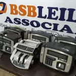 LOTE 199 - 05 RELÓGIOS DE PONTO MARCA DIMEP E 01 MÁQUINA DE CONTAR CÉDULAS. (NO ESTADO) ATENÇÃO! FAZER A VISITAÇÃO ANTES DE ARREMATAR, NÃO SABEMOS SE FUNCIONA. LEILÃO NÃO TEM GARANTIA E NEM DEVOLUÇÃO, SUJEITO A POSSÍVEIS AVARIAS VISÍVEIS/OCULTAS E/OU AUSÊNCIA DE COMPONENTES.