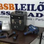 LOTE 007 - 02 RADARES MÓVEIS. (NO ESTADO) ATENÇÃO! FAZER A VISITAÇÃO ANTES DE ARREMATAR, NÃO SABEMOS SE FUNCIONA. LEILÃO NÃO TEM GARANTIA E NEM DEVOLUÇÃO, SUJEITO A POSSÍVEIS AVARIAS VISÍVEIS/OCULTAS E/OU AUSÊNCIA DE COMPONENTES.