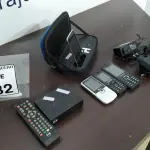 LOTE 232 - 01 APPLE IPOD, 01 CAIXA DE SOM PARA IPOD COM FONTE, 03 CELULARES E 01 CONVERSOR PARA TV DIGITAL. (NO ESTADO) ATENÇÃO! FAZER A VISITAÇÃO ANTES DE ARREMATAR, NÃO SABEMOS SE FUNCIONA. LEILÃO NÃO TEM GARANTIA E NEM DEVOLUÇÃO, SUJEITO A POSSÍVEIS AVARIAS VISÍVEIS/OCULTAS E/OU AUSÊNCIA DE COMPONENTES.