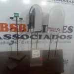 LOTE 113 - 02 ESPELHOS E 01 MOSTRUÁRIO. (NO ESTADO) ATENÇÃO! FAZER A VISITAÇÃO ANTES DE ARREMATAR, NÃO SABEMOS SE FUNCIONA. LEILÃO NÃO TEM GARANTIA E NEM DEVOLUÇÃO, SUJEITO A POSSÍVEIS AVARIAS VISÍVEIS/OCULTAS E/OU AUSÊNCIA DE COMPONENTES.