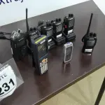 LOTE 231 - 05 RÁDIOS PX BAOFENG, 01 GRAVADOR DE VOZ, 01 LEITOR SOQUETE E 01 NOKIA 3220(NO ESTADO) ATENÇÃO! FAZER A VISITAÇÃO ANTES DE ARREMATAR, NÃO SABEMOS SE FUNCIONA. LEILÃO NÃO TEM GARANTIA E NEM DEVOLUÇÃO, SUJEITO A POSSÍVEIS AVARIAS VISÍVEIS/OCULTAS E/OU AUSÊNCIA DE COMPONENTES.
