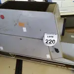 LOTE 220 - 01 PROJETOR DE MICROFILME ANTIGO ARCA LEITZ WETZLAR. (NO ESTADO) ATENÇÃO! FAZER A VISITAÇÃO ANTES DE ARREMATAR, NÃO SABEMOS SE FUNCIONA. LEILÃO NÃO TEM GARANTIA E NEM DEVOLUÇÃO, SUJEITO A POSSÍVEIS AVARIAS VISÍVEIS/OCULTAS E/OU AUSÊNCIA DE COMPONENTES.
