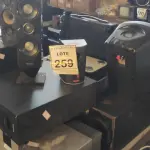 LOTE 259 - 01 LOTE COM APROXIMADAMENTE 16 CAIXAS DE SOM DE MARCAS E MODELOS DIVERSOS. (NO ESTADO) ATENÇÃO! FAZER A VISITAÇÃO ANTES DE ARREMATAR, NÃO SABEMOS SE FUNCIONA. LEILÃO NÃO TEM GARANTIA E NEM DEVOLUÇÃO, SUJEITO A POSSÍVEIS AVARIAS VISÍVEIS/OCULTAS E/OU AUSÊNCIA DE COMPONENTES.