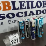 LOTE 227 - 01 LOTE COM VÁRIAS BISNAGAS DE SILICONE E SELANTES DE MARCAS E MODELOS DIVERSOS. (NO ESTADO) ATENÇÃO! FAZER A VISITAÇÃO ANTES DE ARREMATAR, NÃO SABEMOS SE FUNCIONA. LEILÃO NÃO TEM GARANTIA E NEM DEVOLUÇÃO, SUJEITO A POSSÍVEIS AVARIAS VISÍVEIS/OCULTAS E/OU AUSÊNCIA DE COMPONENTES.