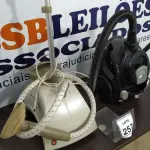 LOTE 257 - 01 ASPIRADOR DE PÓ MARCA PHILCO E 01 VAPORIZADOR DE ROUPAS. (NO ESTADO) ATENÇÃO! FAZER A VISITAÇÃO ANTES DE ARREMATAR, NÃO SABEMOS SE FUNCIONA, LEILÃO NÃO TEM GARANTIA E NEM DEVOLUÇÃO, SUJEITO A POSSÍVEIS AVARIAS VISÍVEIS/OCULTAS E/OU AUSÊNCIA DE COMPONENTES.