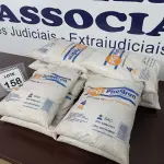 LOTE 158 - 10 PACOTES DE GRANITINA COM 4KG CADA. (NO ESTADO) ATENÇÃO! FAZER A VISITAÇÃO ANTES DE ARREMATAR, NÃO SABEMOS SE FUNCIONA. LEILÃO NÃO TEM GARANTIA E NEM DEVOLUÇÃO, SUJEITO A POSSÍVEIS AVARIAS VISÍVEIS/OCULTAS E/OU AUSÊNCIA DE COMPONENTES.