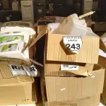 LOTE 243 - 01 LOTE COM GRANDE QUANTIDADE DE DISPENSES DE PAPEL E SABÃO. (NO ESTADO) ATENÇÃO! FAZER A VISITAÇÃO ANTES DE ARREMATAR, NÃO SABEMOS SE FUNCIONA. LEILÃO NÃO TEM GARANTIA E NEM DEVOLUÇÃO, SUJEITO A POSSÍVEIS AVARIAS VISÍVEIS/OCULTAS E/OU AUSÊNCIA DE COMPONENTES.