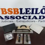 LOTE 159 - 03 DESEMPENADEIRAS DENTADAS DE TAMANHOS DIVERSOS, 02 DESEMPENADEIRAS PLÁSTICAS E 01 DESEMPENADEIRA DE MADEIRA. (NO ESTADO) ATENÇÃO! FAZER A VISITAÇÃO ANTES DE ARREMATAR, NÃO SABEMOS SE FUNCIONA. LEILÃO NÃO TEM GARANTIA E NEM DEVOLUÇÃO, SUJEITO A POSSÍVEIS AVARIAS VISÍVEIS/OCULTAS E/OU AUSÊNCIA DE COMPONENTES.
