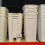 LOTE 028 - 13 LIXEIRAS DE TAMANHOS DIVERSOS. (NO ESTADO) ATENÇÃO! FAZER A VISITAÇÃO ANTES DE ARREMATAR, NÃO SABEMOS SE FUNCIONA. LEILÃO NÃO TEM GARANTIA E NEM DEVOLUÇÃO, SUJEITO A POSSÍVEIS AVARIAS VISÍVEIS/OCULTAS E/OU AUSÊNCIA DE COMPONENTES.