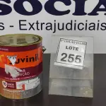 LOTE 255 - 01 LATA DE TINTA ESMALTE SINTÉTICO PARA MADEIRA E METAL 3,6L NA COR BRILHANTE VERMELHO MARCA SUVINIL (NOVO).  (NO ESTADO) ATENÇÃO! FAZER A VISITAÇÃO ANTES DE ARREMATAR, NÃO SABEMOS SE FUNCIONA. LEILÃO NÃO TEM GARANTIA E NEM DEVOLUÇÃO, SUJEITO A POSSÍVEIS AVARIAS VISÍVEIS/OCULTAS E/OU AUSÊNCIA DE COMPONENTES.