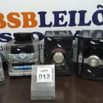 LOTE 013 - 04 APARELHOS DE SOM DE MARCAS E MODELOS DIVERSOS. (NO ESTADO) ATENÇÃO! FAZER A VISITAÇÃO ANTES DE ARREMATAR, NÃO SABEMOS SE FUNCIONA. LEILÃO NÃO TEM GARANTIA E NEM DEVOLUÇÃO, SUJEITO A POSSÍVEIS AVARIAS VISÍVEIS/OCULTAS E/OU AUSÊNCIA DE COMPONENTES.