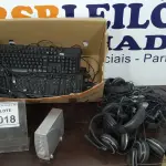LOTE 018 - 01 LOTE COM GRANDE QUANTIDADE DE HEADPHONES E TECLADOS MARCAS E MODELOS DIVERSOS. (NO ESTADO) ATENÇÃO! FAZER A VISITAÇÃO ANTES DE ARREMATAR, NÃO SABEMOS SE FUNCIONA. LEILÃO NÃO TEM GARANTIA E NEM DEVOLUÇÃO, SUJEITO A POSSÍVEIS AVARIAS VISÍVEIS/OCULTAS E/OU AUSÊNCIA DE COMPONENTES.