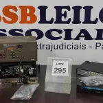 LOTE 295 - 02 RECEPTORES DE TV COM CONTROLE, 01 RECEIVER SR-130 MARCA CCE, 01 APARELHO DE DVD DV-344 MARCA PIONEER E 01 CONTROLADOR SAN 6500N MARCA ATTO. (NO ESTADO) ATENÇÃO! FAZER A VISITAÇÃO ANTES DE ARREMATAR, NÃO SABEMOS SE FUNCIONA. LEILÃO NÃO TEM GARANTIA E NEM DEVOLUÇÃO, SUJEITO A POSSÍVEIS AVARIAS VISÍVEIS/OCULTAS E/OU AUSÊNCIA DE COMPONENTES.