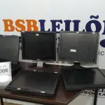 LOTE 006 - 06 MONITORES LCD DE MARCAS E MODELOS DIVERSOS. (NO ESTADO) ATENÇÃO! FAZER A VISITAÇÃO ANTES DE ARREMATAR, NÃO SABEMOS SE FUNCIONA. LEILÃO NÃO TEM GARANTIA E NEM DEVOLUÇÃO, SUJEITO A POSSÍVEIS AVARIAS VISÍVEIS/OCULTAS E/OU AUSÊNCIA DE COMPONENTES.