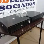 LOTE 163 - 02 CAIXAS DE DINHEIRO MARCA SWEDA. (NO ESTADO) ATENÇÃO! FAZER A VISITAÇÃO ANTES DE ARREMATAR, NÃO SABEMOS SE FUNCIONA. LEILÃO NÃO TEM GARANTIA E NEM DEVOLUÇÃO, SUJEITO A POSSÍVEIS AVARIAS VISÍVEIS/OCULTAS E/OU AUSÊNCIA DE COMPONENTES.