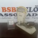 LOTE 121 - 01 BALANÇA ANTIGA. (NO ESTADO) ATENÇÃO! FAZER A VISITAÇÃO ANTES DE ARREMATAR, NÃO SABEMOS SE FUNCIONA. LEILÃO NÃO TEM GARANTIA E NEM DEVOLUÇÃO, SUJEITO A POSSÍVEIS AVARIAS VISÍVEIS/OCULTAS E/OU AUSÊNCIA DE COMPONENTES.