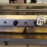 LOTE 216 - 01 MÁQUINA DE CAFÉ EXPRESSO INDUSTRIAL. (NO ESTADO) ATENÇÃO! FAZER A VISITAÇÃO ANTES DE ARREMATAR, NÃO SABEMOS SE FUNCIONA. LEILÃO NÃO TEM GARANTIA E NEM DEVOLUÇÃO, SUJEITO A POSSÍVEIS AVARIAS VISÍVEIS/OCULTAS E/OU AUSÊNCIA DE COMPONENTES.