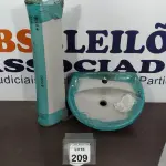 LOTE 209 - 01 LAVATÓRIO COM COLUNA. (NO ESTADO) ATENÇÃO! FAZER A VISITAÇÃO ANTES DE ARREMATAR, NÃO SABEMOS SE FUNCIONA. LEILÃO NÃO TEM GARANTIA E NEM DEVOLUÇÃO, SUJEITO A POSSÍVEIS AVARIAS VISÍVEIS/OCULTAS E/OU AUSÊNCIA DE COMPONENTES.