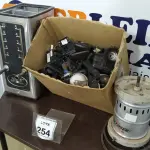 LOTE 254 - 01 MOTOR DE LIQUIDIFICADOR INDUSTRIAL, 01 CAFETEIRA INDUSTRIAL E PERIFÉRICOS DIVERSOS. (NO ESTADO) ATENÇÃO! FAZER A VISITAÇÃO ANTES DE ARREMATAR, NÃO SABEMOS SE FUNCIONA. LEILÃO NÃO TEM GARANTIA E NEM DEVOLUÇÃO, SUJEITO A POSSÍVEIS AVARIAS VISÍVEIS/OCULTAS E/OU AUSÊNCIA DE COMPONENTES.