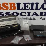 LOTE 295 - 02 RECEPTORES DE TV COM CONTROLE, 01 RECEIVER SR-130 MARCA CCE, 01 APARELHO DE DVD DV-344 MARCA PIONEER E 01 CONTROLADOR SAN 6500N MARCA ATTO. (NO ESTADO) ATENÇÃO! FAZER A VISITAÇÃO ANTES DE ARREMATAR, NÃO SABEMOS SE FUNCIONA. LEILÃO NÃO TEM GARANTIA E NEM DEVOLUÇÃO, SUJEITO A POSSÍVEIS AVARIAS VISÍVEIS/OCULTAS E/OU AUSÊNCIA DE COMPONENTES.