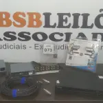 LOTE 073 - 02 CÂMERAS DE SEGURANÇA MARCA SWANN, 01 DVR, 02 SWITCHES INCOMPLETAS E 01 ROLO DE CABO PARA CÂMERAS DE SEGURANÇA. (NO ESTADO) ATENÇÃO! FAZER A VISITAÇÃO ANTES DE ARREMATAR, NÃO SABEMOS SE FUNCIONA. LEILÃO NÃO TEM GARANTIA E NEM DEVOLUÇÃO, SUJEITO A POSSÍVEIS AVARIAS VISÍVEIS/OCULTAS E/OU AUSÊNCIA DE COMPONENTES.