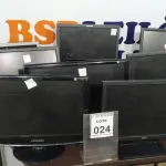 LOTE 024 - 09 MONITORES DE MARCAS E MODELOS DIVERSOS. (NO ESTADO) ATENÇÃO! FAZER A VISITAÇÃO ANTES DE ARREMATAR, NÃO SABEMOS SE FUNCIONA. LEILÃO NÃO TEM GARANTIA E NEM DEVOLUÇÃO, SUJEITO A POSSÍVEIS AVARIAS VISÍVEIS/OCULTAS E/OU AUSÊNCIA DE COMPONENTES.