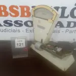 LOTE 121 - 01 BALANÇA ANTIGA. (NO ESTADO) ATENÇÃO! FAZER A VISITAÇÃO ANTES DE ARREMATAR, NÃO SABEMOS SE FUNCIONA. LEILÃO NÃO TEM GARANTIA E NEM DEVOLUÇÃO, SUJEITO A POSSÍVEIS AVARIAS VISÍVEIS/OCULTAS E/OU AUSÊNCIA DE COMPONENTES.