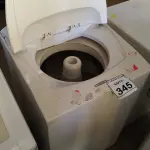 LOTE 345 - 01 MÁQUINA DE LAVAR ROUPAS BRASTEMP 5KG 220V (NO ESTADO) ATENÇÃO! FAZER A VISITAÇÃO ANTES DE ARREMATAR, NÃO SABEMOS SE FUNCIONA. LEILÃO NÃO TEM GARANTIA E NEM DEVOLUÇÃO, SUJEITO A POSSÍVEIS AVARIAS VISÍVEIS/OCULTAS E/OU AUSÊNCIA DE COMPONENTES.