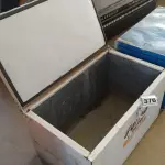 LOTE 376 - 01BAÚ TÉRMICO NA COR BRANCA. (NO ESTADO) ATENÇÃO! FAZER A VISITAÇÃO ANTES DE ARREMATAR, NÃO SABEMOS SE FUNCIONA. LEILÃO NÃO TEM GARANTIA E NEM DEVOLUÇÃO, SUJEITO A POSSÍVEIS AVARIAS VISÍVEIS/OCULTAS E/OU AUSÊNCIA DE COMPONENTES.