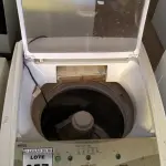 LOTE 357 - 01 MÁQUINA DE LAVAR ROUPAS BRASTEMP. (NO ESTADO) ATENÇÃO! FAZER A VISITAÇÃO ANTES DE ARREMATAR, NÃO SABEMOS SE FUNCIONA. LEILÃO NÃO TEM GARANTIA E NEM DEVOLUÇÃO, SUJEITO A POSSÍVEIS AVARIAS VISÍVEIS/OCULTAS E/OU AUSÊNCIA DE COMPONENTES.