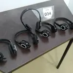 LOTE 034 - 05 HEADPHONES. (NO ESTADO EM QUE SE ENCONTRA. SUJEITO A AVARIAS OCULTAS/VISÍVEIS.)