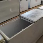 LOTE 379 - 01 FREEZER HORIZONTAL 02 TAMPAS. (NO ESTADO) ATENÇÃO! FAZER A VISITAÇÃO ANTES DE ARREMATAR, NÃO SABEMOS SE FUNCIONA. LEILÃO NÃO TEM GARANTIA E NEM DEVOLUÇÃO, SUJEITO A POSSÍVEIS AVARIAS VISÍVEIS/OCULTAS E/OU AUSÊNCIA DE COMPONENTES.