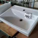 LOTE 390 - 01 LAVATÓRIO PARA BANHEIRO. (NO ESTADO) ATENÇÃO! FAZER A VISITAÇÃO ANTES DE ARREMATAR, NÃO SABEMOS SE FUNCIONA. LEILÃO NÃO TEM GARANTIA E NEM DEVOLUÇÃO, SUJEITO A POSSÍVEIS AVARIAS VISÍVEIS/OCULTAS E/OU AUSÊNCIA DE COMPONENTES.
