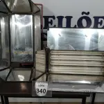 LOTE 340 - 02 LUMINÁRIAS DE STUDIO.(NO ESTADO) ATENÇÃO! FAZER A VISITAÇÃO ANTES DE ARREMATAR, NÃO SABEMOS SE FUNCIONA. LEILÃO NÃO TEM GARANTIA E NEM DEVOLUÇÃO, SUJEITO A POSSÍVEIS AVARIAS VISÍVEIS/OCULTAS E/OU AUSÊNCIA DE COMPONENTES.