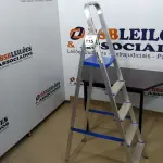 LOTE 115 - 01 ESCADA. (NO ESTADO EM QUE SE ENCONTRA. SUJEITO A AVARIAS OCULTAS/VISÍVEIS.)