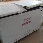 LOTE 396 - 01 FREEZER HORIZONTAL DUAS TAMPAS. (NO ESTADO) ATENÇÃO! FAZER A VISITAÇÃO ANTES DE ARREMATAR, NÃO SABEMOS SE FUNCIONA. LEILÃO NÃO TEM GARANTIA E NEM DEVOLUÇÃO, SUJEITO A POSSÍVEIS AVARIAS VISÍVEIS/OCULTAS E/OU AUSÊNCIA DE COMPONENTES.
