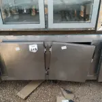 LOTE 319 - 01 BALCÃO EXPOSITOR 04 PORTAS SEM MOTOR. (NO ESTADO) ATENÇÃO! FAZER A VISITAÇÃO ANTES DE ARREMATAR, NÃO SABEMOS SE FUNCIONA. LEILÃO NÃO TEM GARANTIA E NEM DEVOLUÇÃO, SUJEITO A POSSÍVEIS AVARIAS VISÍVEIS/OCULTAS E/OU AUSÊNCIA DE COMPONENTES.