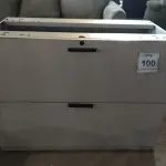 LOTE 100 - 01 GAVETEIRO EM AÇO COM 02 GAVETAS. (NO ESTADO EM QUE SE ENCONTRA. SUJEITO A AVARIAS OCULTAS/VISÍVEIS.)