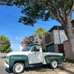 LOTE 429 - 01 CHEVROLET BRASIL 1958, UM CLÁSSICO VERDE EM ESTADO ORIGINAL! EQUIPADO COM MOTOR 6 CILINDROS, ESTE ÍCONE AUTOMOTIVO COMBINA ELEGÂNCIA RETRÔ COM ROBUSTEZ. CONSERVADO COM DETALHES AUTÊNTICOS, É PERFEITO PARA COLECIONADORES E AMANTES DE CARROS VINTAGE. NÃO PERCA A CHANCE DE POSSUIR UM PEDAÇO DA HISTÓRIA! (NO ESTADO) (VISITAÇÃO E RETIRADA EM DIVINÓPOLIS-MG) (AGENDAR)