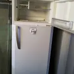 LOTE 310 - 01 GELADEIRA FROST FREE MARCA CONTINENTAL 220W. (NO ESTADO) ATENÇÃO! FAZER A VISITAÇÃO ANTES DE ARREMATAR, NÃO SABEMOS SE FUNCIONA. LEILÃO NÃO TEM GARANTIA E NEM DEVOLUÇÃO, SUJEITO A POSSÍVEIS AVARIAS VISÍVEIS/OCULTAS E/OU AUSÊNCIA DE COMPONENTES.
