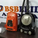 LOTE 278 - 02 ASPIRADORES DE PÓ SENDO 01 MARCA ELECTROLUX E 01 MARCA KENMORE. (NO ESTADO) ATENÇÃO! FAZER A VISITAÇÃO ANTES DE ARREMATAR, NÃO SABEMOS SE FUNCIONA, LEILÃO NÃO TEM GARANTIA E NEM DEVOLUÇÃO, SUJEITO A POSSÍVEIS AVARIAS VISÍVEIS/OCULTAS E/OU AUSÊNCIA DE COMPONENTES.