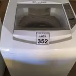 LOTE 352 - 01 MÁQUINA DE LAVAR ROUPAS BRASTEMP 8KG 220V. (NO ESTADO) ATENÇÃO! FAZER A VISITAÇÃO ANTES DE ARREMATAR, NÃO SABEMOS SE FUNCIONA. LEILÃO NÃO TEM GARANTIA E NEM DEVOLUÇÃO, SUJEITO A POSSÍVEIS AVARIAS VISÍVEIS/OCULTAS E/OU AUSÊNCIA DE COMPONENTES.