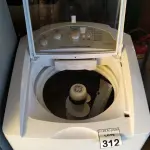 LOTE 312 - 01 MÁQUINA DE LAVAR 15KG 220W MARCA GE. (NO ESTADO) ATENÇÃO! FAZER A VISITAÇÃO ANTES DE ARREMATAR, NÃO SABEMOS SE FUNCIONA. LEILÃO NÃO TEM GARANTIA E NEM DEVOLUÇÃO, SUJEITO A POSSÍVEIS AVARIAS VISÍVEIS/OCULTAS E/OU AUSÊNCIA DE COMPONENTES.