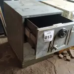 01 COFRE. (NO ESTADO EM QUE SE ENCONTRA. SUJEITO A AVARIAS OCULTAS/VISÍVEIS.) AV9605V