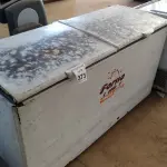 LOTE 373 - 01 FREEZER HORIZONTAL 02 TAMPAS. (NO ESTADO) ATENÇÃO! FAZER A VISITAÇÃO ANTES DE ARREMATAR, NÃO SABEMOS SE FUNCIONA. LEILÃO NÃO TEM GARANTIA E NEM DEVOLUÇÃO, SUJEITO A POSSÍVEIS AVARIAS VISÍVEIS/OCULTAS E/OU AUSÊNCIA DE COMPONENTES.
