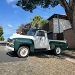 LOTE 429 - 01 CHEVROLET BRASIL 1958, UM CLÁSSICO VERDE EM ESTADO ORIGINAL! EQUIPADO COM MOTOR 6 CILINDROS, ESTE ÍCONE AUTOMOTIVO COMBINA ELEGÂNCIA RETRÔ COM ROBUSTEZ. CONSERVADO COM DETALHES AUTÊNTICOS, É PERFEITO PARA COLECIONADORES E AMANTES DE CARROS VINTAGE. NÃO PERCA A CHANCE DE POSSUIR UM PEDAÇO DA HISTÓRIA! (NO ESTADO) (VISITAÇÃO E RETIRADA EM DIVINÓPOLIS-MG) (AGENDAR)